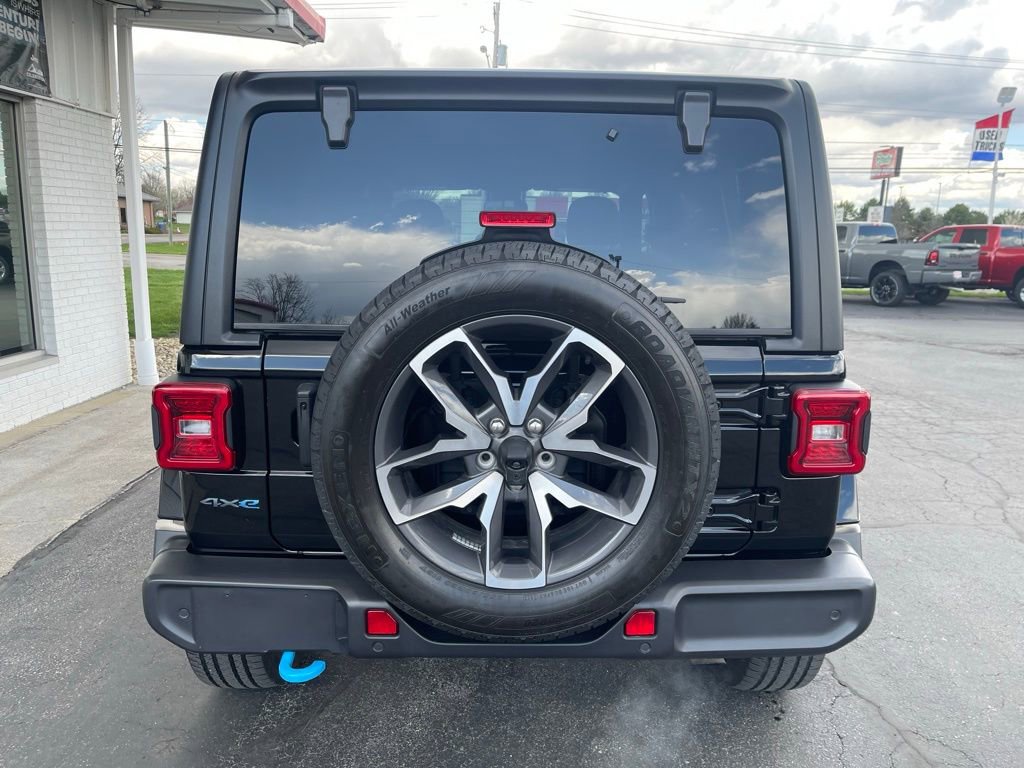 Used 2024 Jeep Wrangler Unlimited w/ Convenience Group AWD/4WD image 6