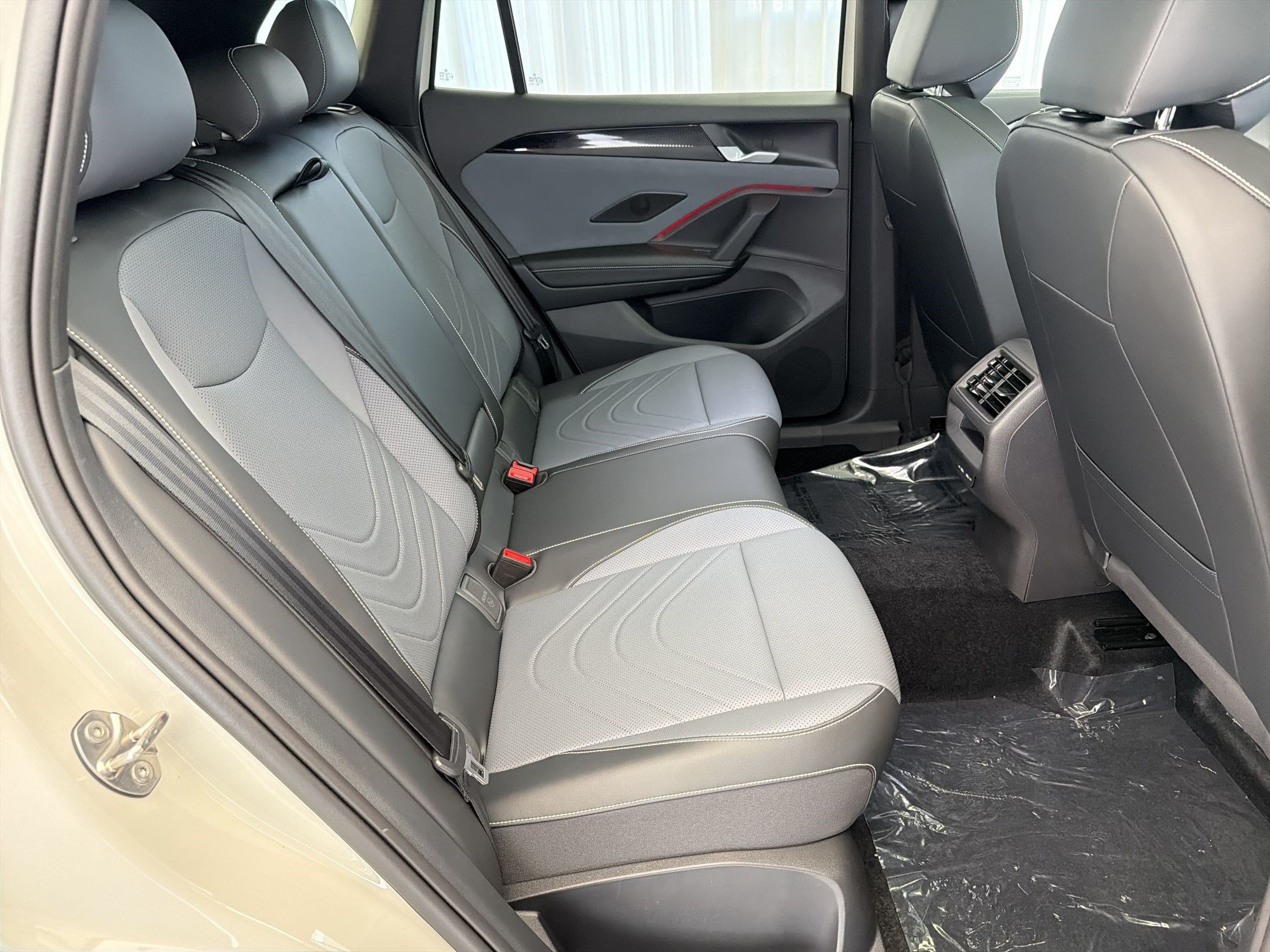 New 2026 Volkswagen Tiguan SE R-Line FWD image 29