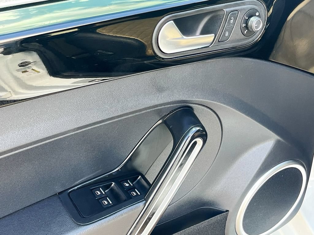 Used 2019 Volkswagen Beetle 2.0T Final Edition SEL FWD image 18