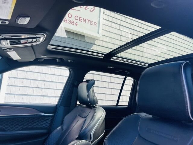 Used 2025 Jeep Grand Cherokee Summit w/ Obsidian Package AWD/4WD image 10