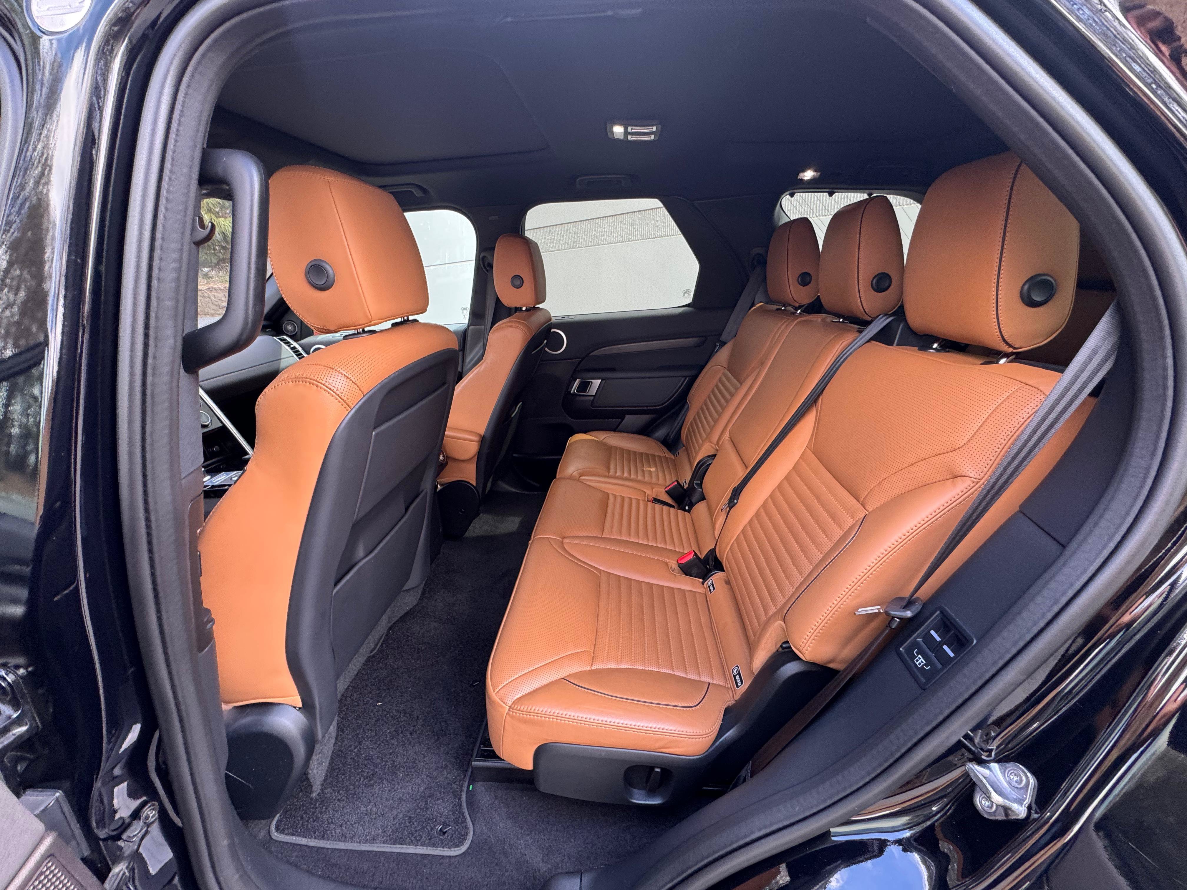 Used 2017 Land Rover Discovery HSE AWD/4WD image 27