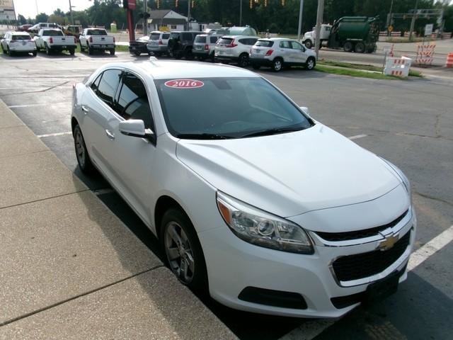 Used 2016 Chevrolet Malibu LT FWD image 4