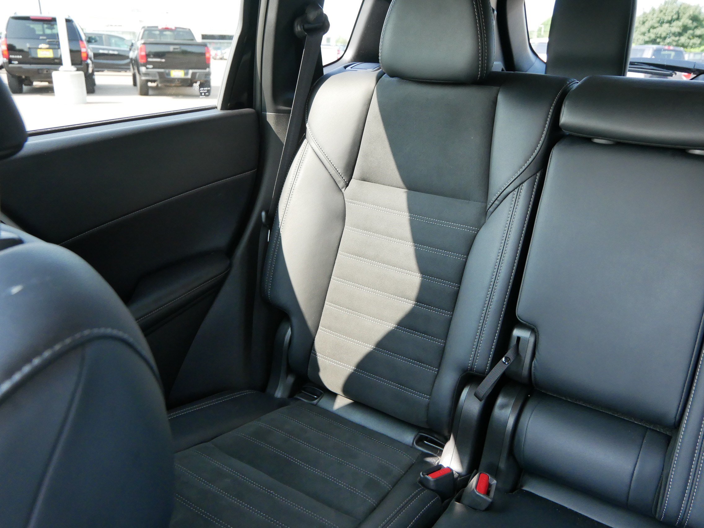Used 2025 Mitsubishi Outlander SE AWD/4WD image 12