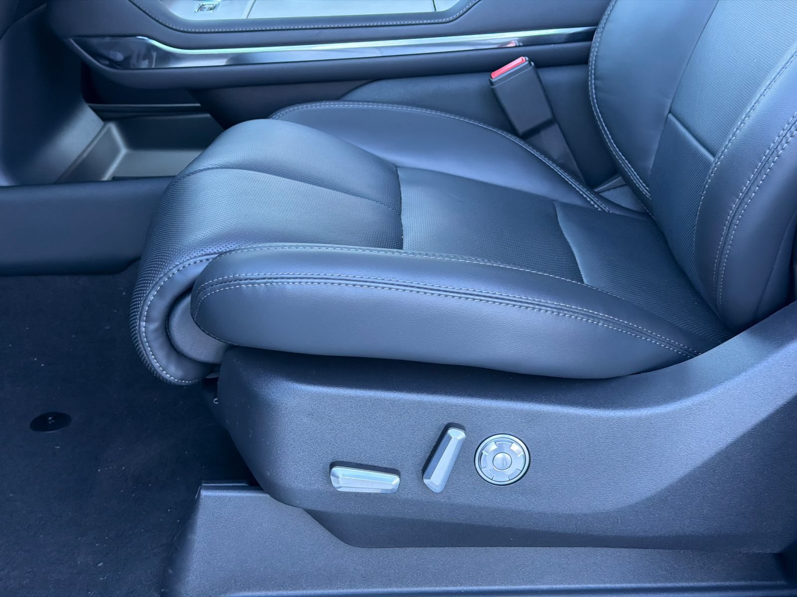 New 2026 Lincoln Navigator L Reserve w/ Jet Appearance Package AWD/4WD image 17