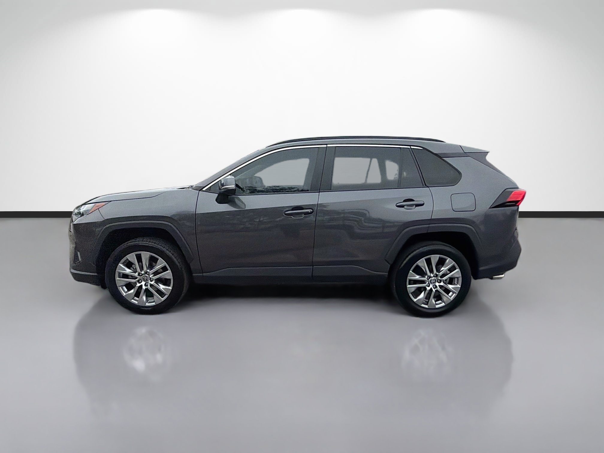 Used 2023 Toyota RAV4 XLE Premium FWD image 6