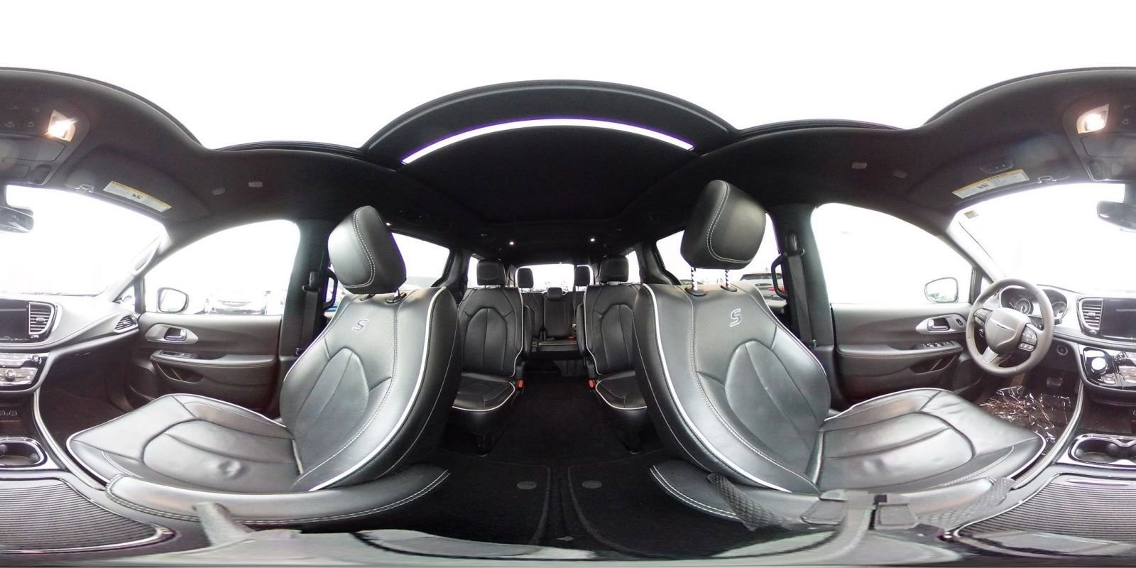 Used 2025 Chrysler Pacifica Limited image 46