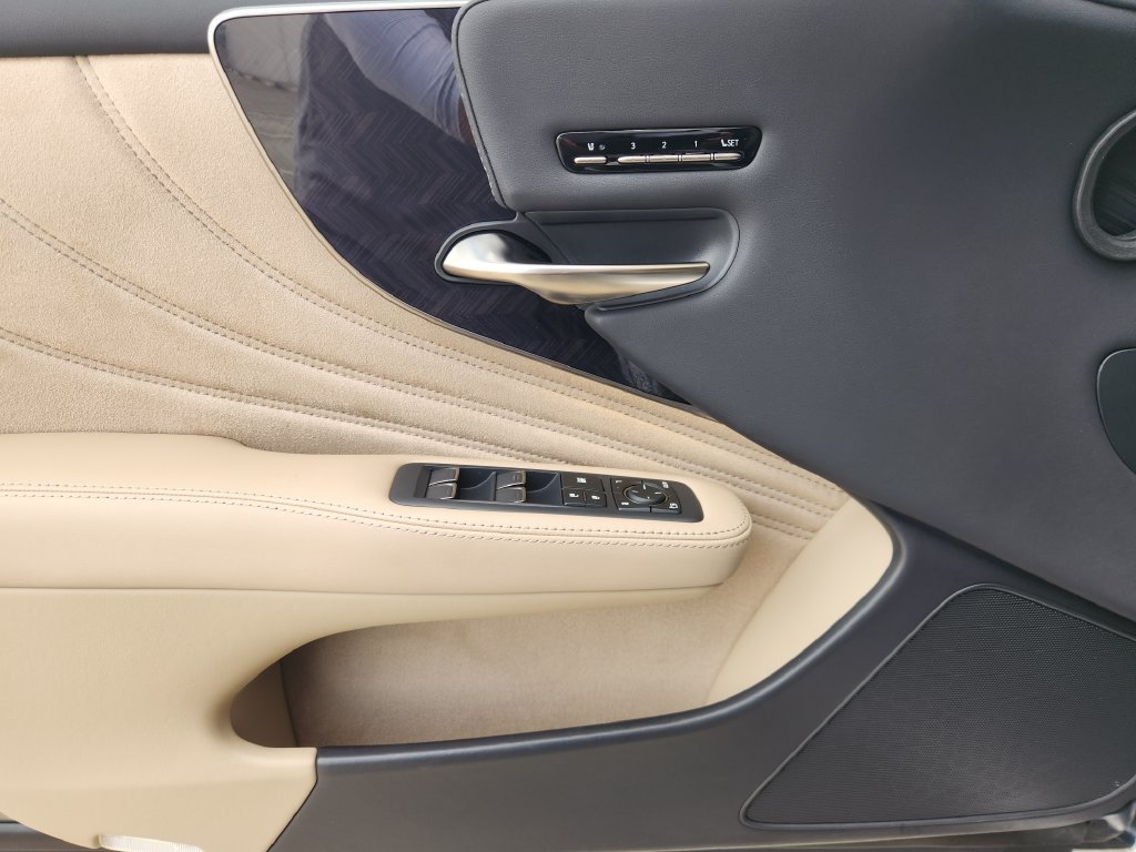 Used 2024 Lexus LS 500 w/ Interior Upgrade Package RWD image 22