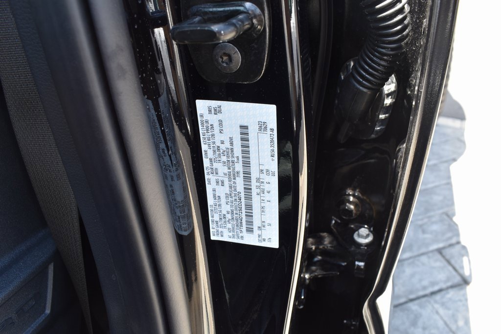 Used 2025 Ford F450 Lariat w/ FX4 Off-Road Package image 38