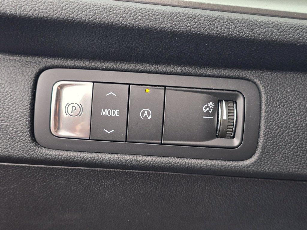 Used 2026 Chevrolet Traverse LT FWD image 28