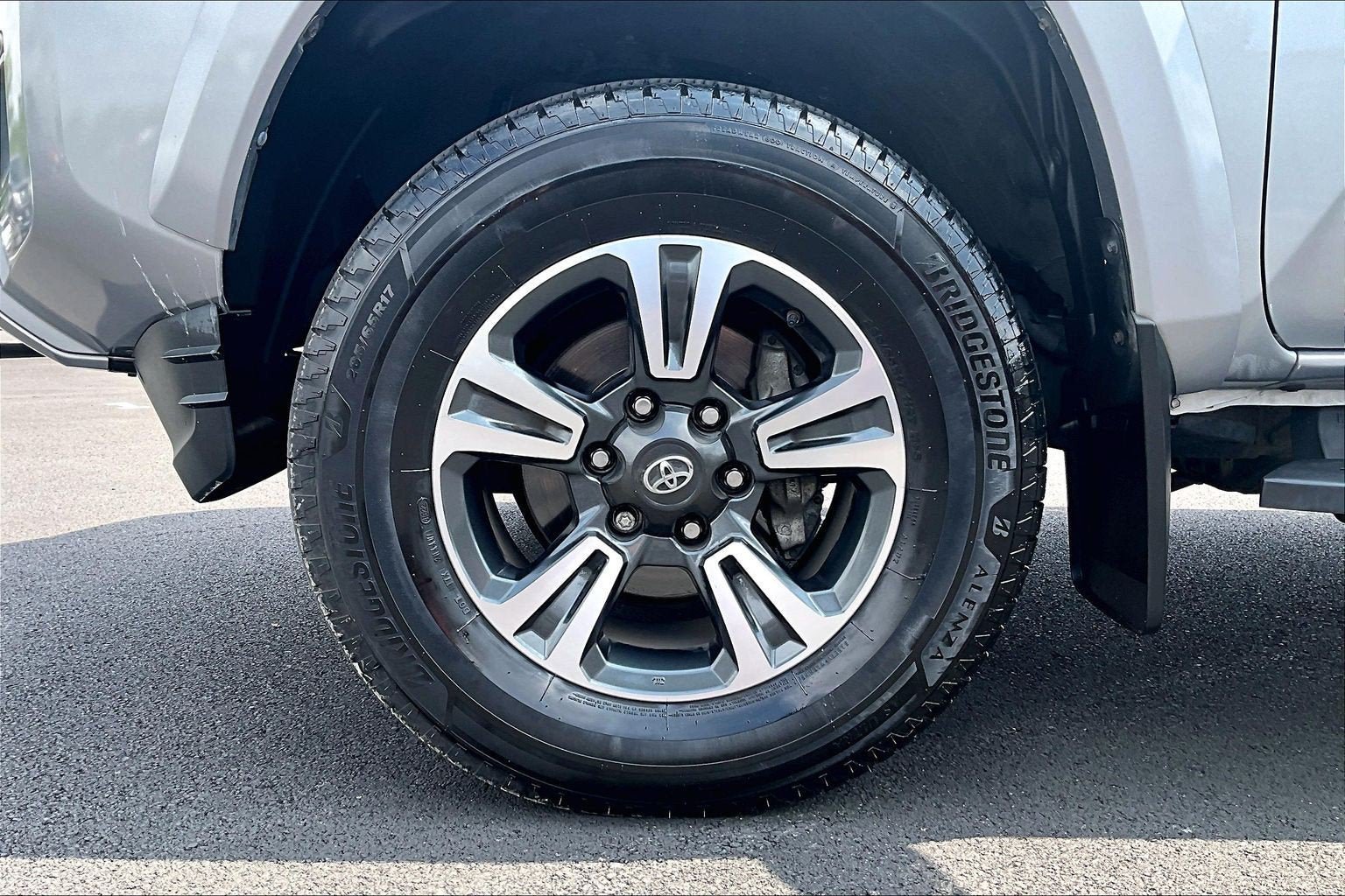 Used 2018 Toyota Tacoma TRD Sport AWD/4WD image 8