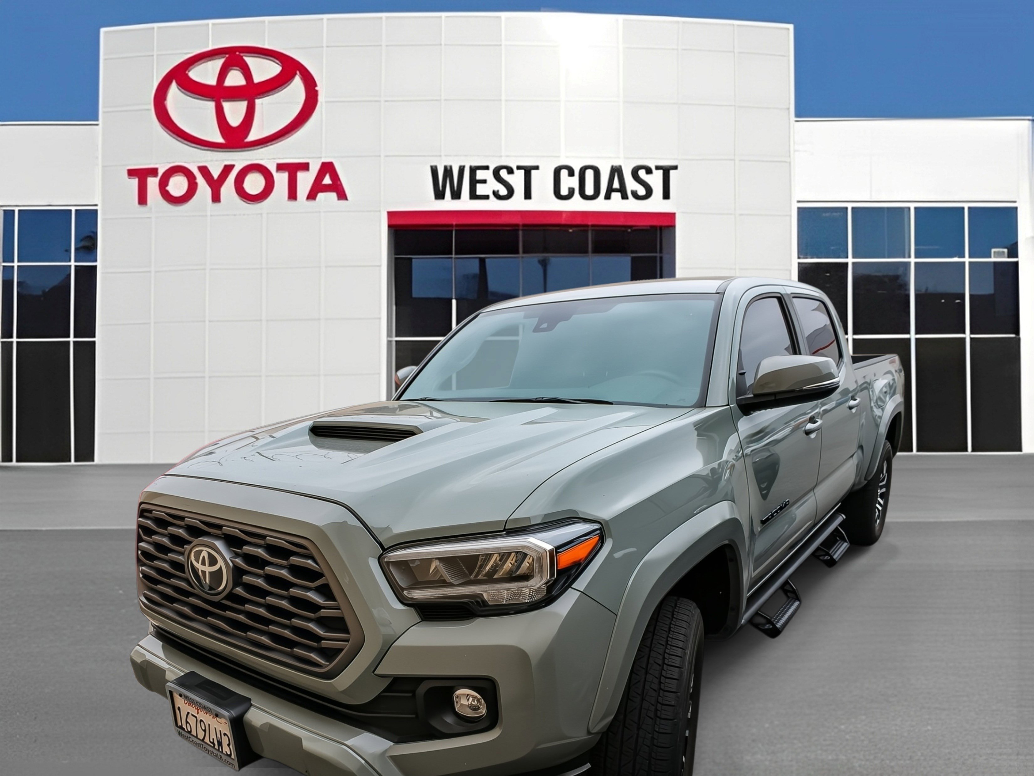 Used 2023 Toyota Tacoma TRD Sport w/ Black Out Package (TMS) RWD image 1