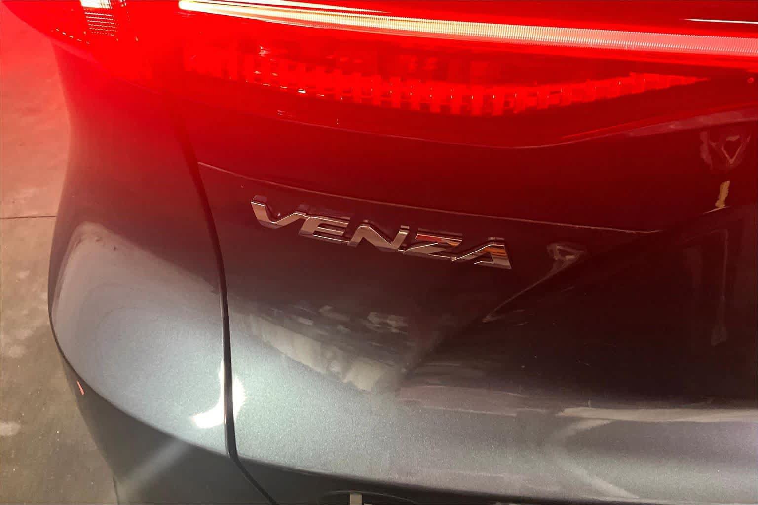 Used 2023 Toyota Venza LE AWD/4WD image 31