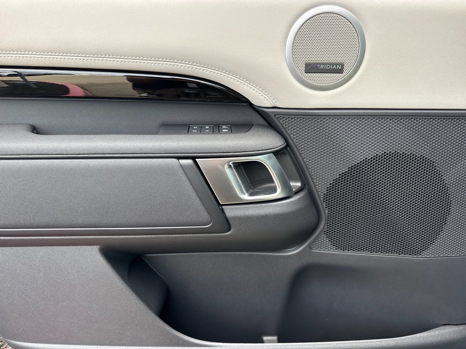 New 2026 Land Rover Discovery S AWD/4WD image 11