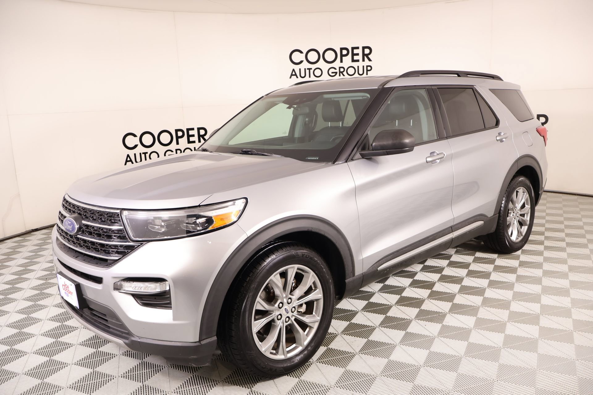 Used 2021 Ford Explorer XLT w/ Equipment Group 202A RWD image 11