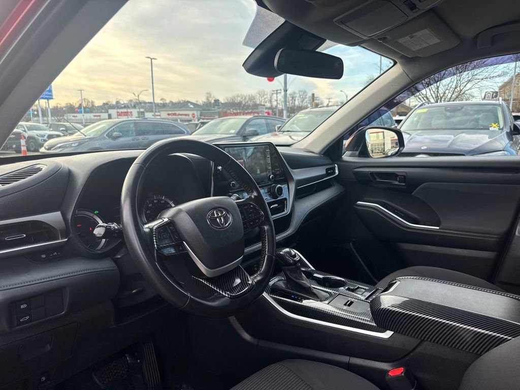 Used 2022 Toyota Highlander LE image 15