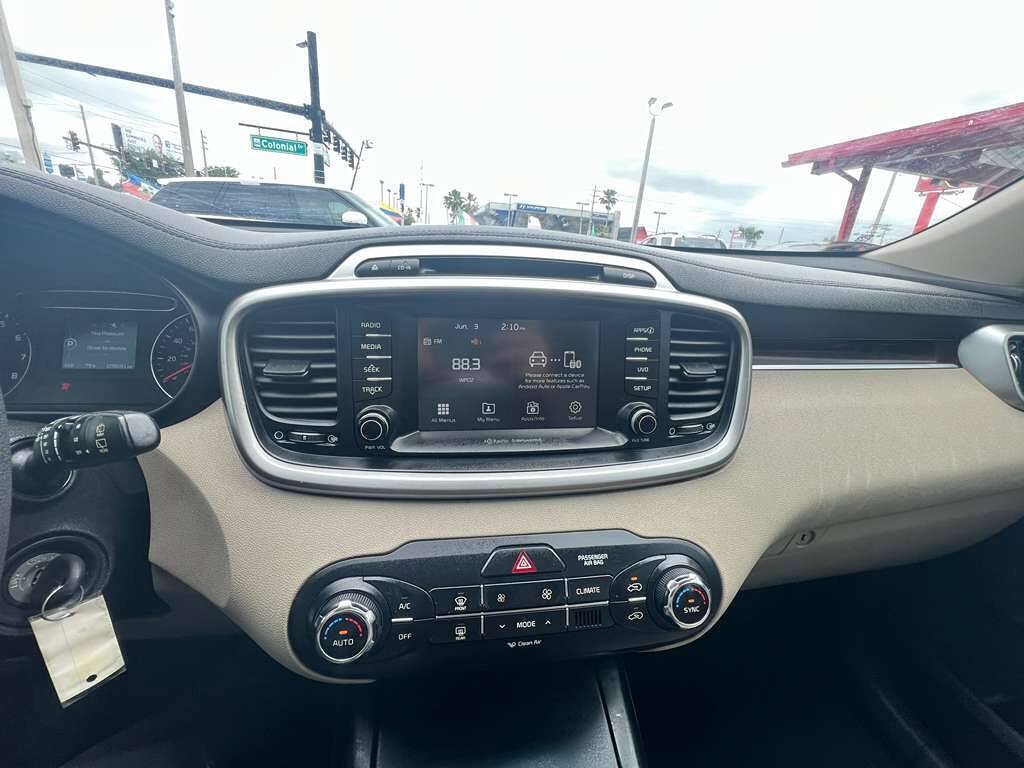 Used 2018 Kia Sorento FWD image 8