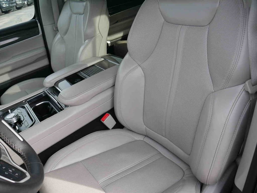 Used 2022 Jeep Wagoneer Series III w/ Flexible Seating Group image 33