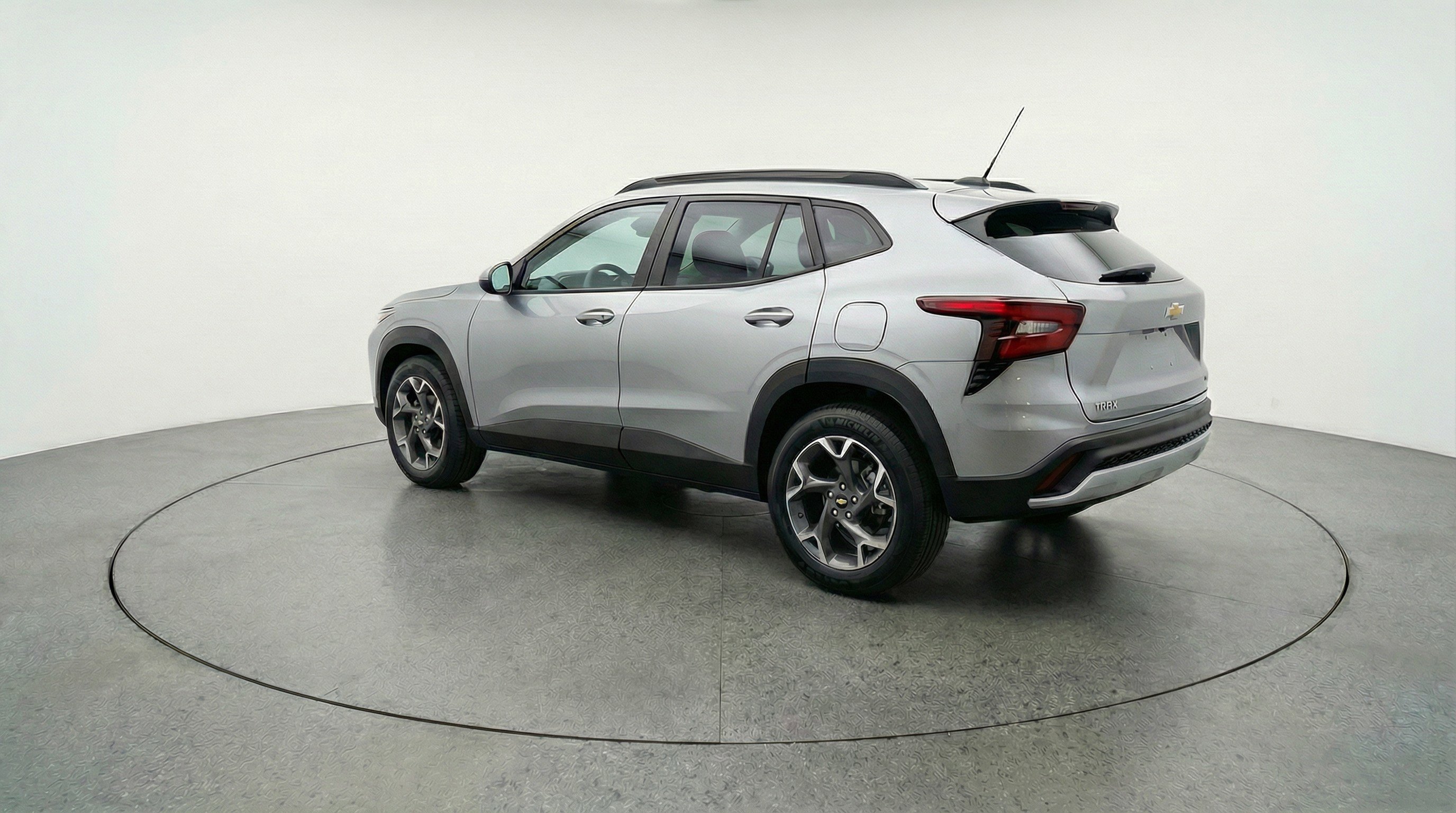 Used 2025 Chevrolet Trax LT FWD image 6