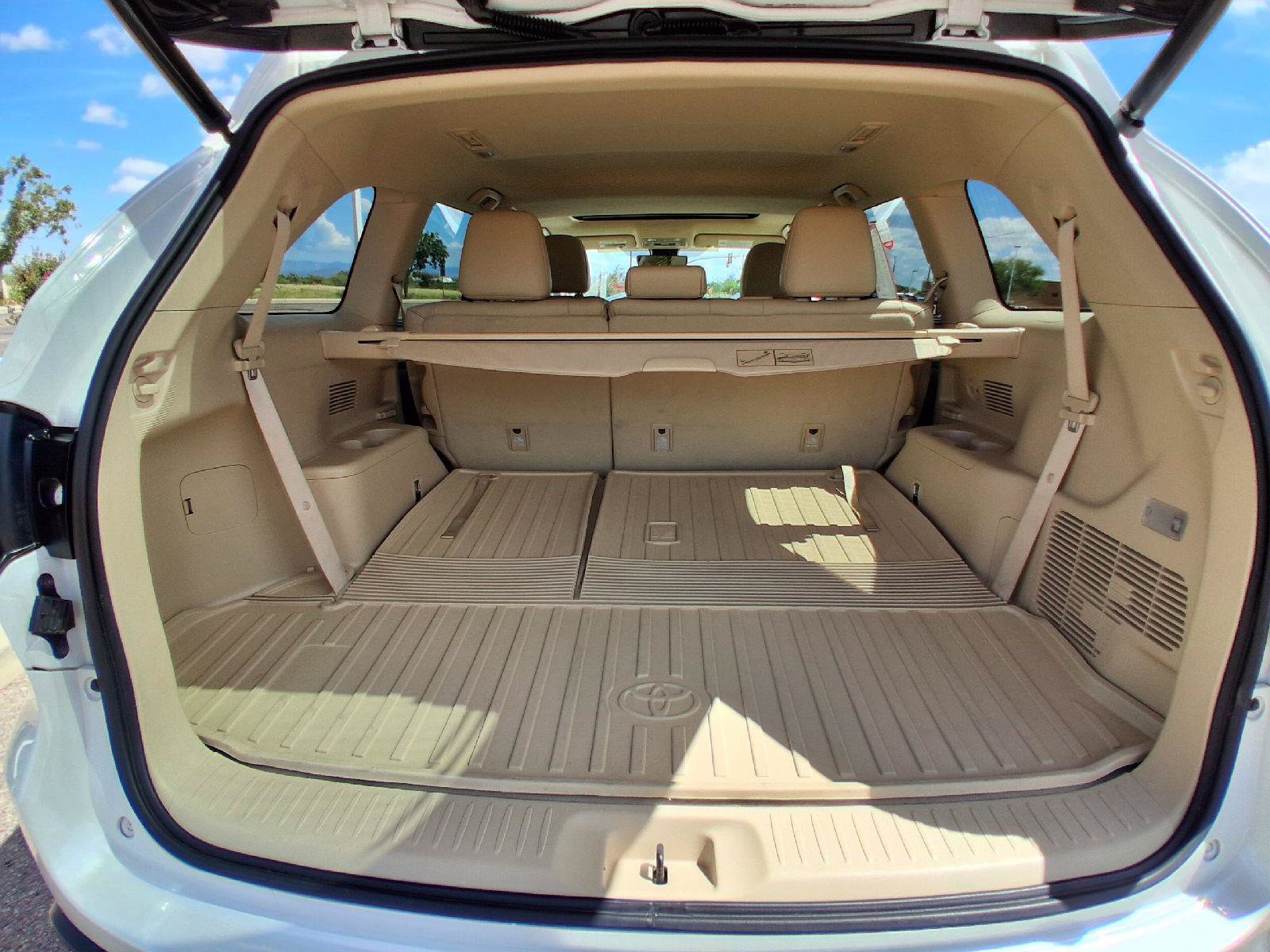 Certified 2017 Toyota Highlander XLE FWD image 24