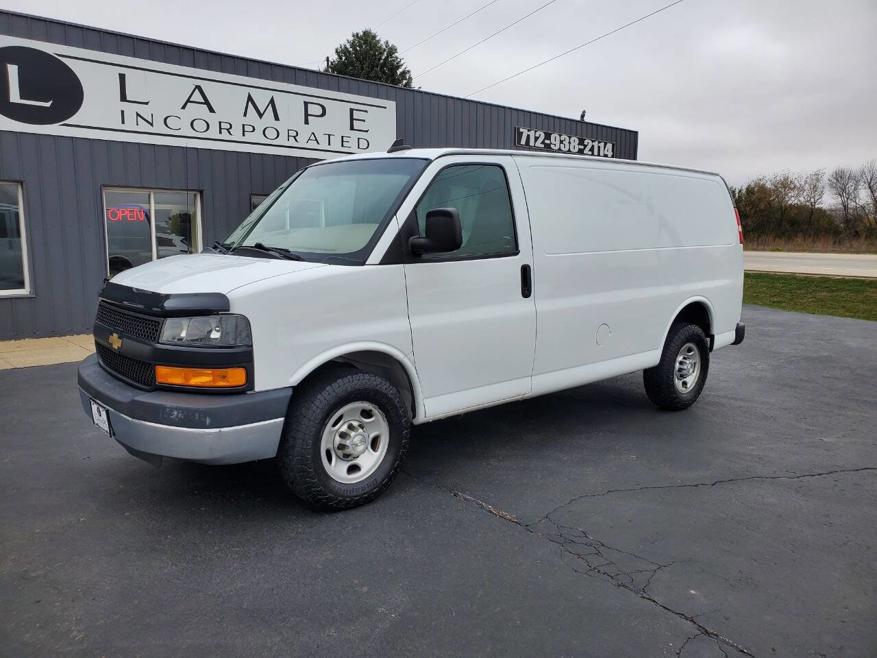 Used 2018 Chevrolet Express 2500 w/ Driver Convenience Package image 3