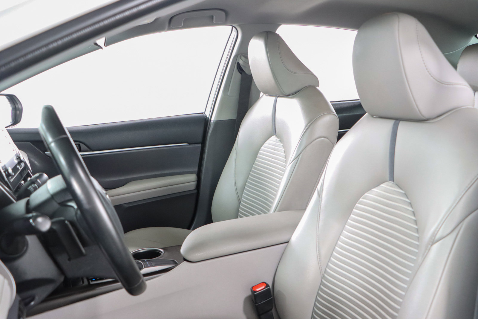 Used 2023 Toyota Camry SE FWD image 23