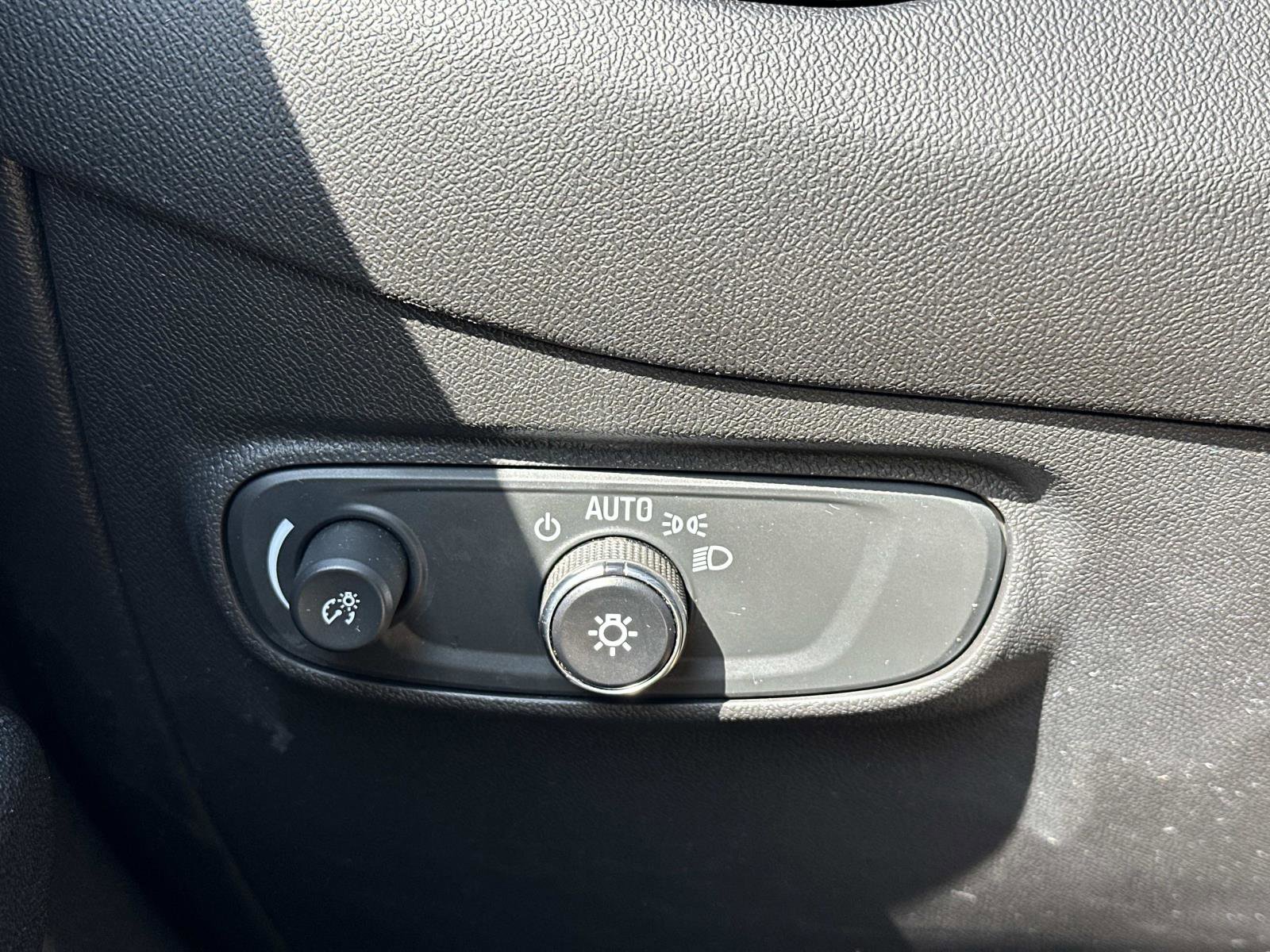 Certified 2023 Chevrolet Equinox RS FWD image 25
