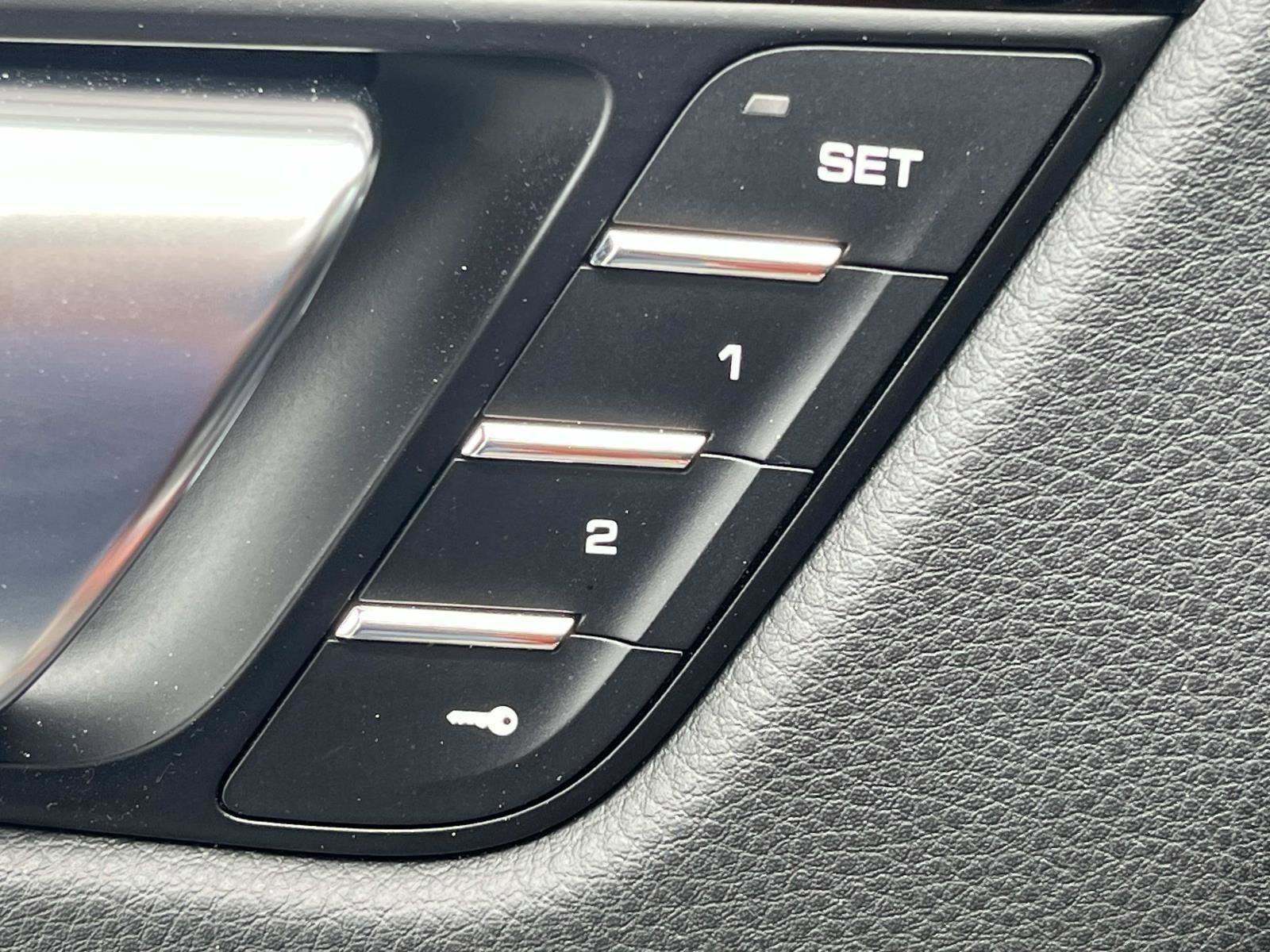 Used 2022 Porsche Macan S image 21