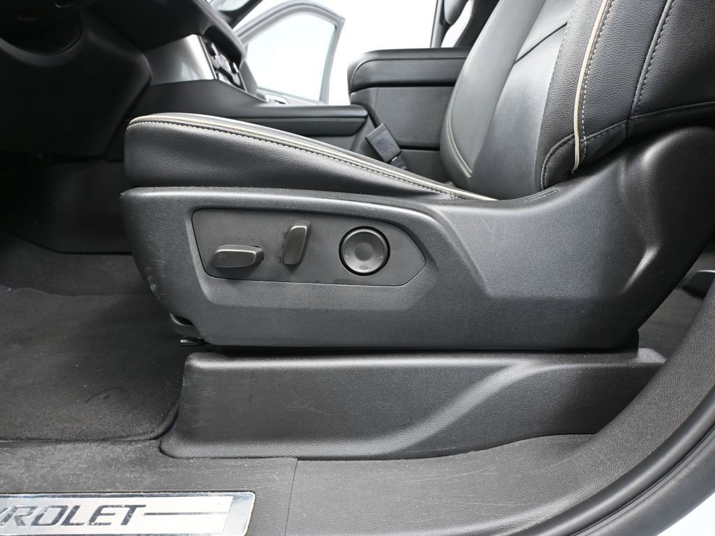 Used 2023 Chevrolet Suburban Premier image 25