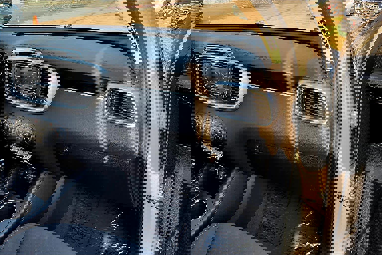 Used 2016 Kia Sorento LX w/ LX Convenience Package image 17