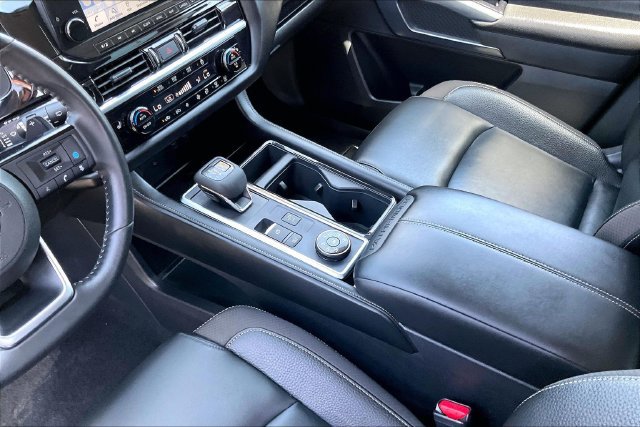 Used 2025 Nissan Pathfinder SL w/ Lighting Package (N92) AWD/4WD image 17