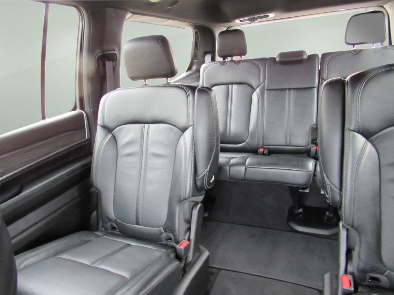 Used 2024 Jeep Wagoneer Series III AWD/4WD image 8