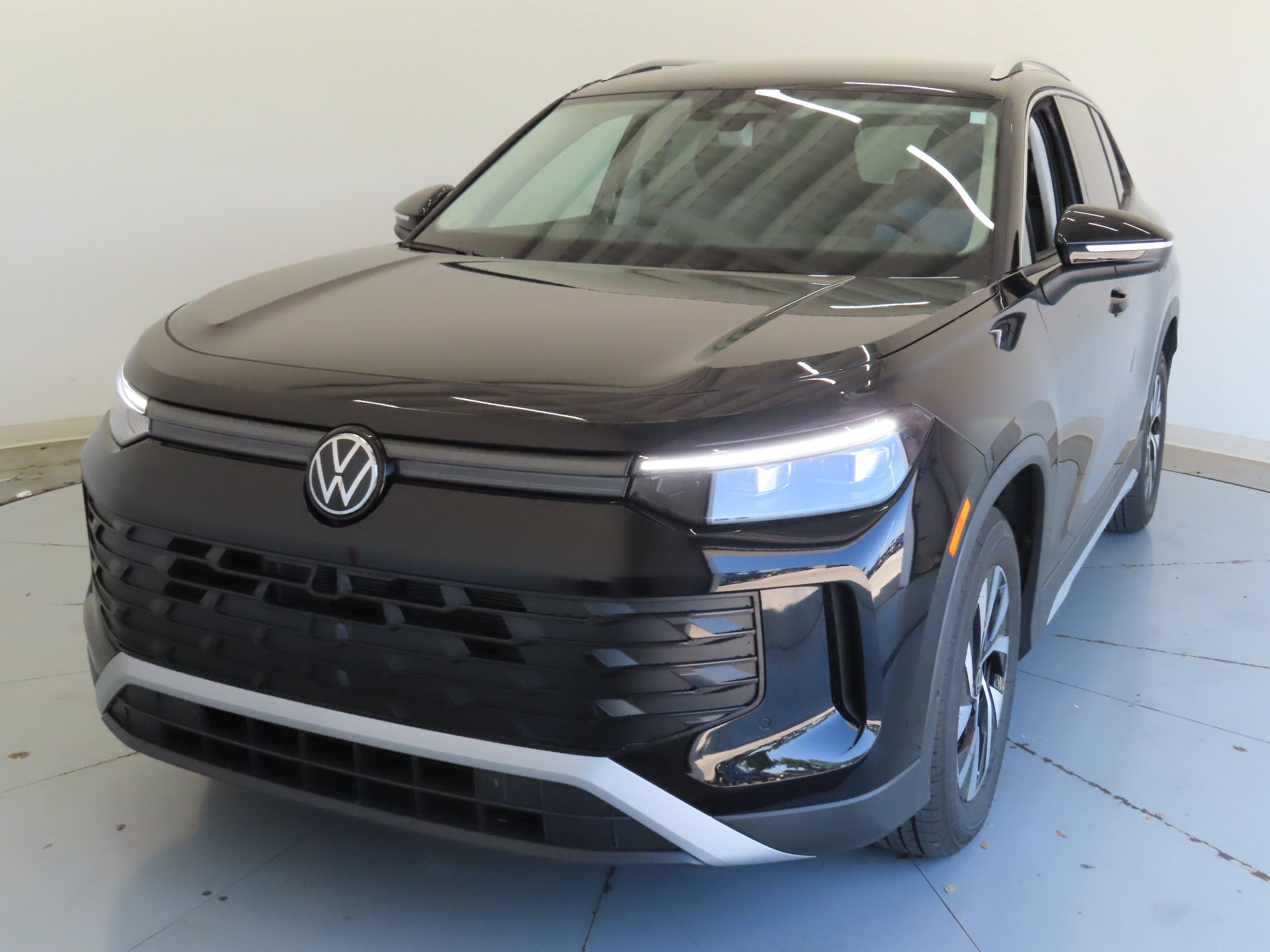New 2026 Volkswagen Tiguan S FWD image 8
