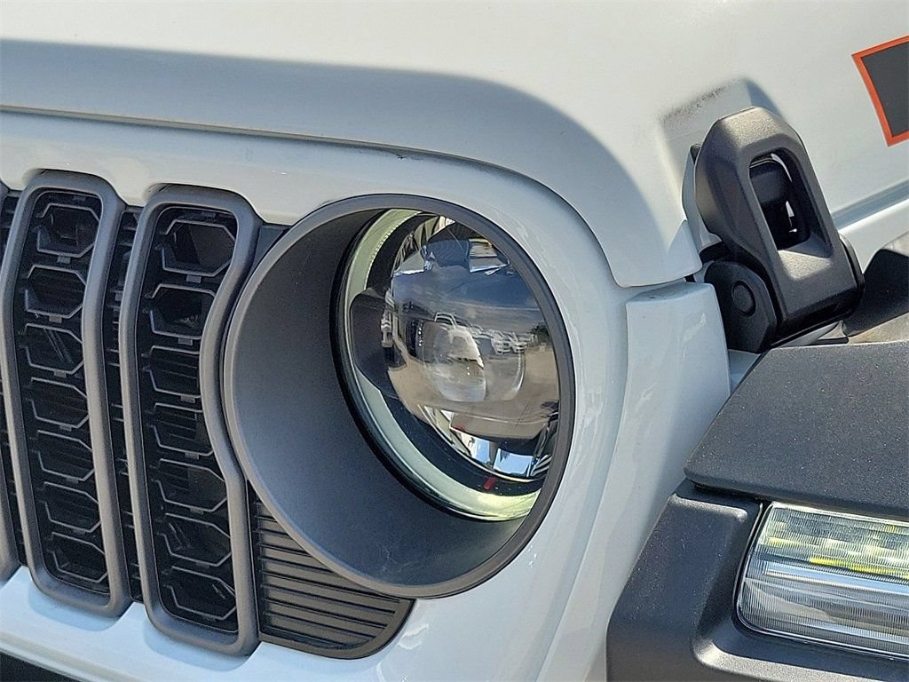 New 2025 Jeep Gladiator Mojave w/ Convenience Group AWD/4WD image 21