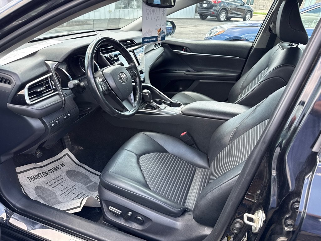 Used 2018 Toyota Camry SE w/ Convenience Package FWD image 10