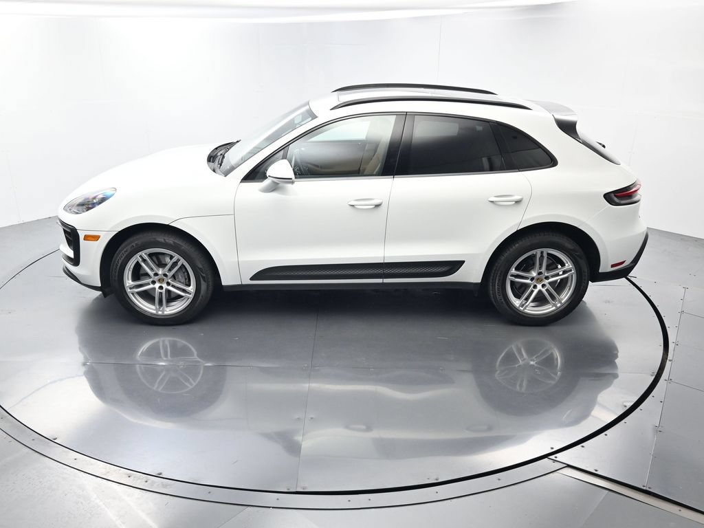 Certified 2022 Porsche Macan AWD/4WD image 34