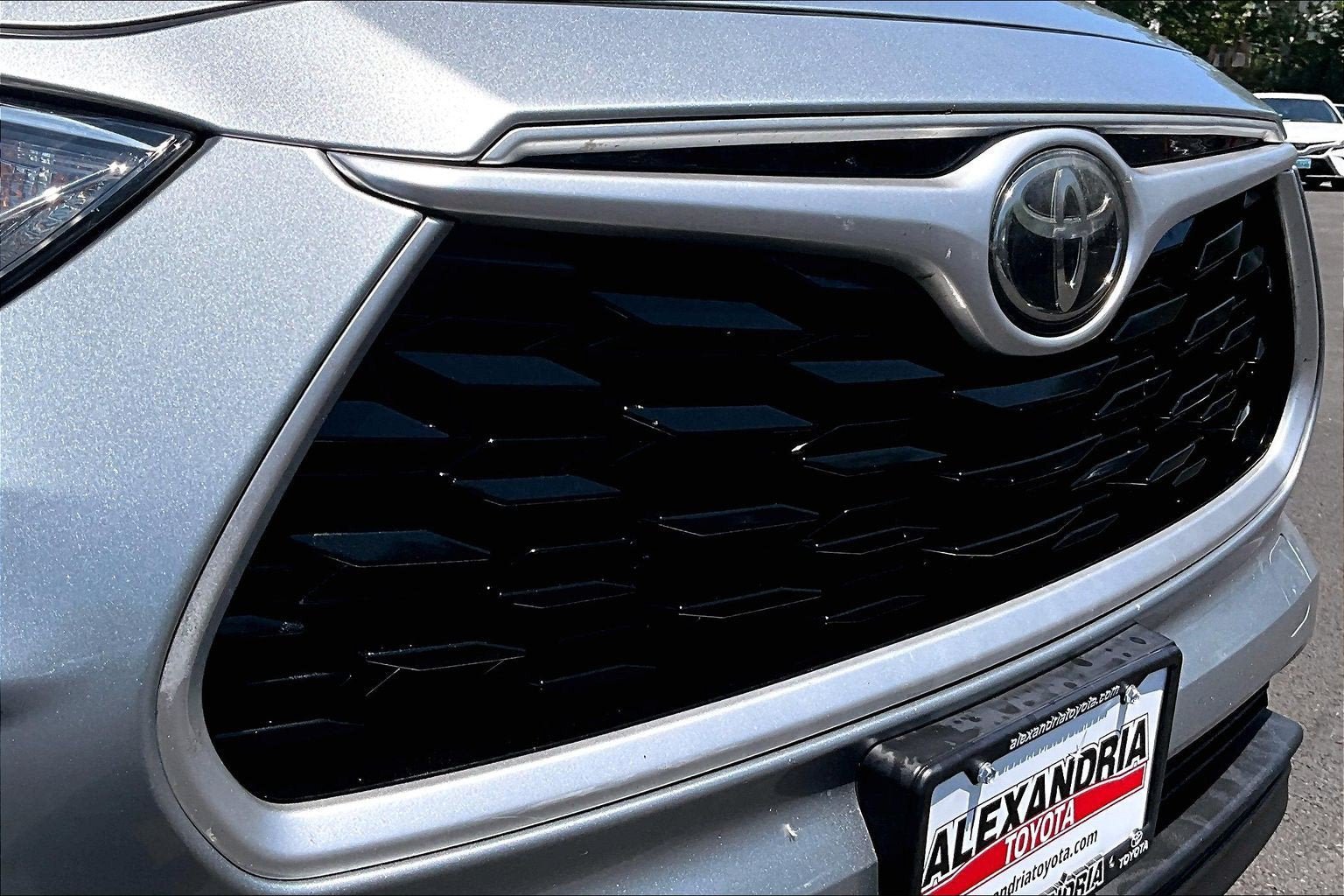 Used 2021 Toyota Highlander L AWD/4WD image 28