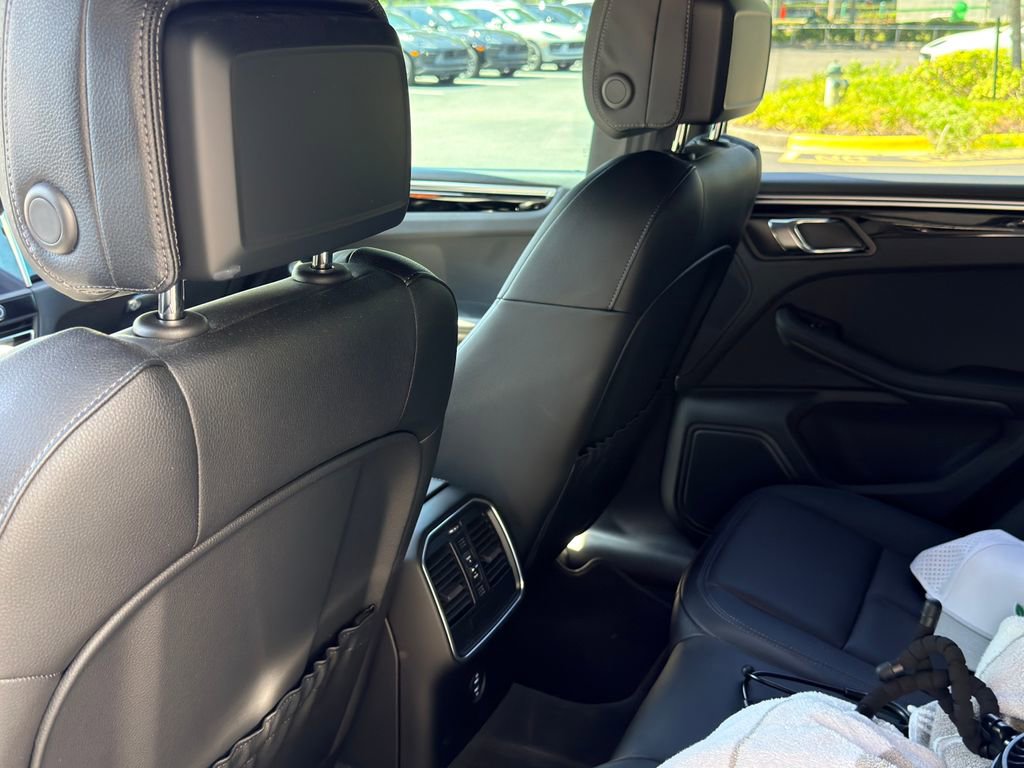 Certified 2023 Porsche Macan AWD/4WD image 1