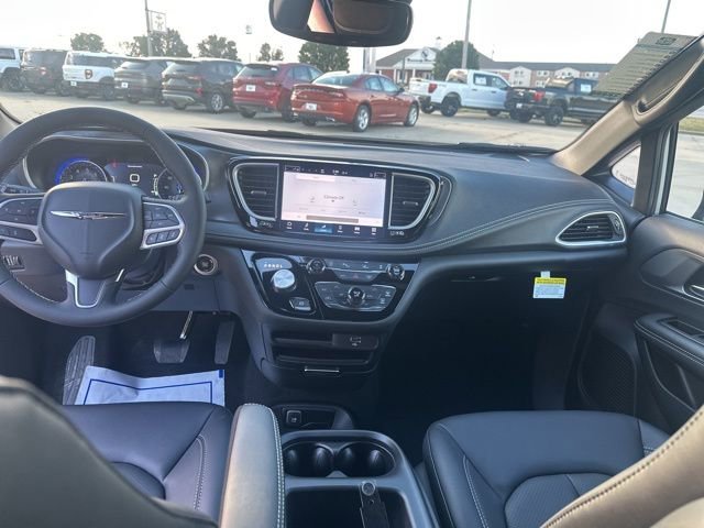 New 2026 Chrysler Pacifica Select image 26