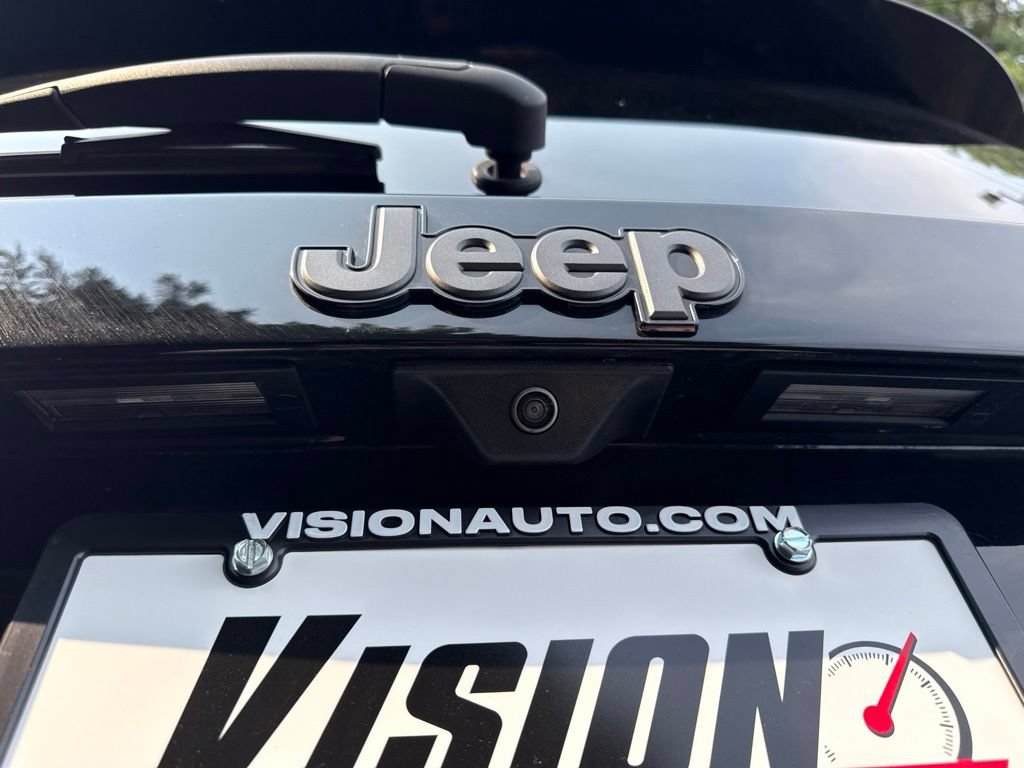 Used 2023 Jeep Renegade Latitude w/ Sun/Sound Group AWD/4WD image 14