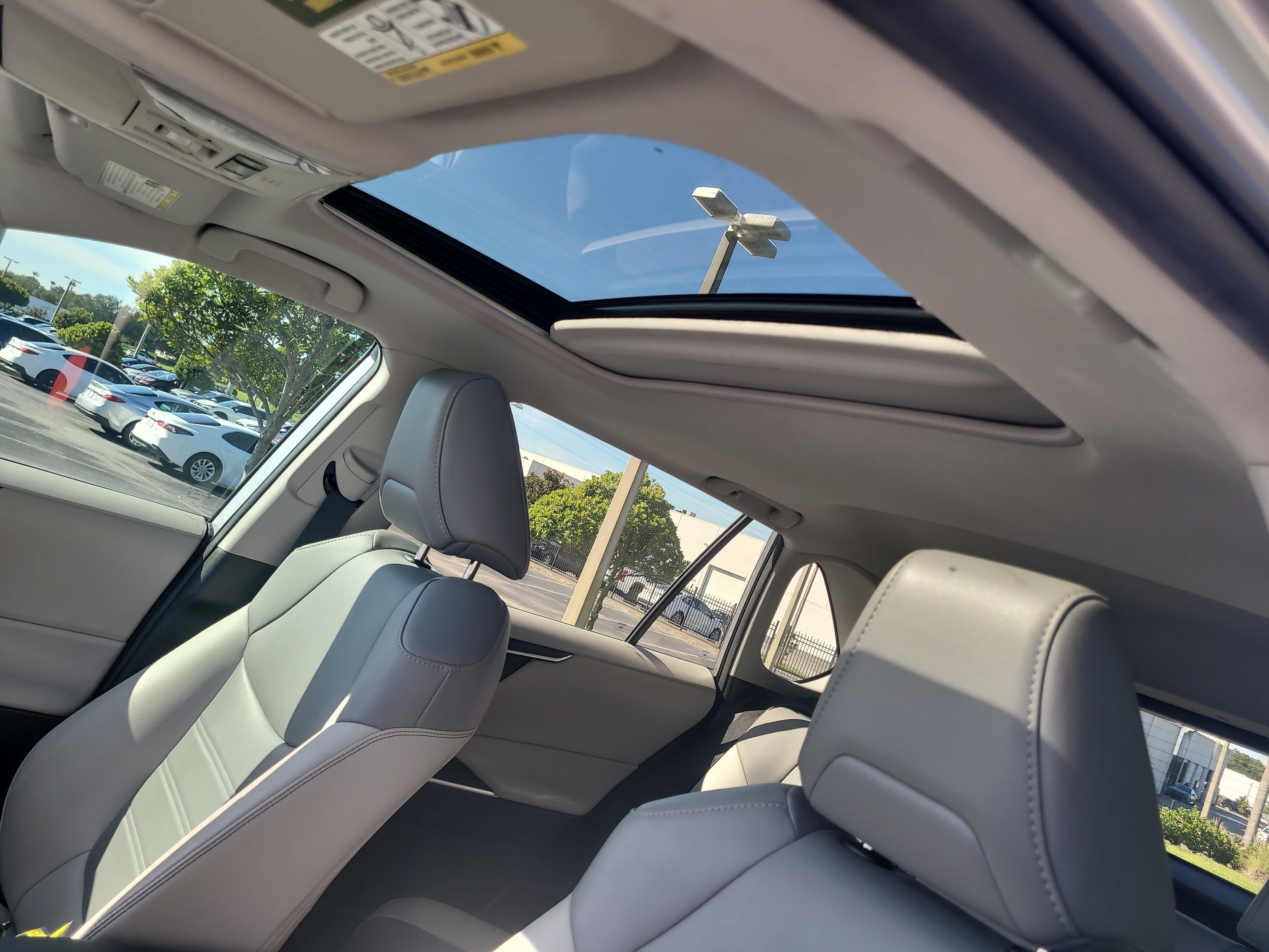 Used 2020 Toyota RAV4 XLE Premium FWD image 23