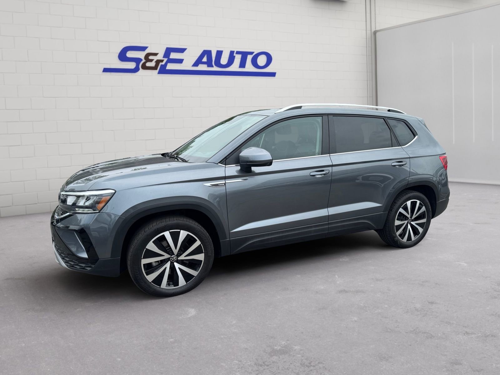 Used 2023 Volkswagen Taos SE AWD/4WD image 1