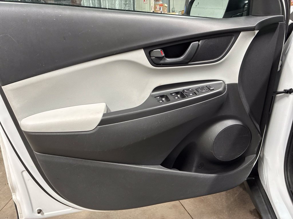 Used 2023 Hyundai Kona SEL AWD/4WD image 41