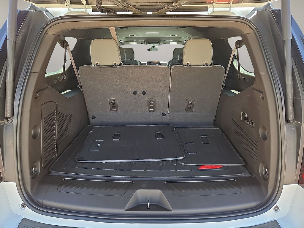 Used 2022 GMC Yukon XL SLT w/ SLT Luxury Package image 14