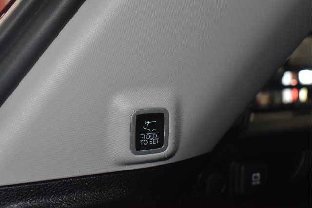Used 2023 Jeep Grand Cherokee Limited AWD/4WD image 10
