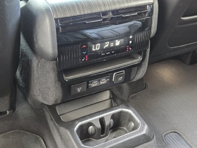Certified 2024 Jeep Wagoneer Series III AWD/4WD image 30