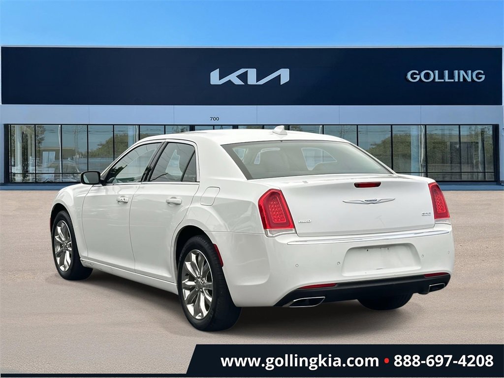 Used 2021 Chrysler 300 Touring L image 4