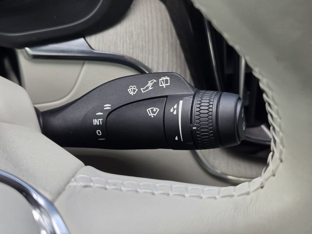 Used 2024 Volvo XC60 B5 Plus AWD/4WD image 28