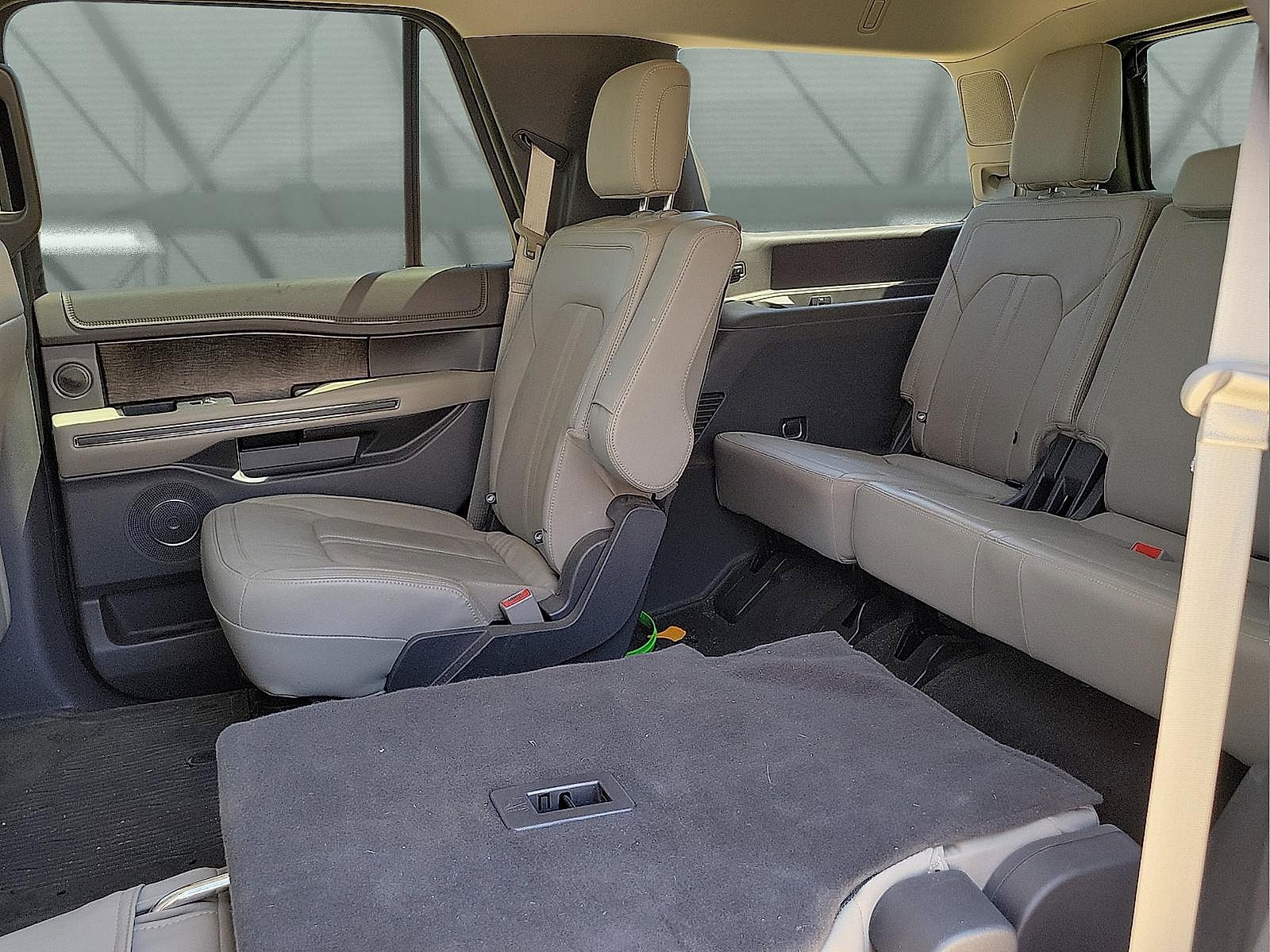 Used 2020 Ford Expedition Limited w/ Texas Edition Package RWD image 8