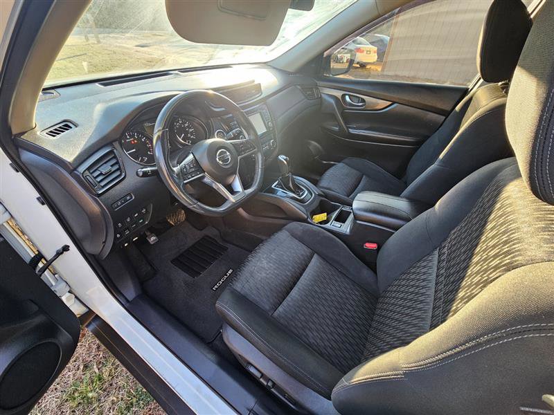 Used 2017 Nissan Rogue SV w/ SV Premium Package image 10