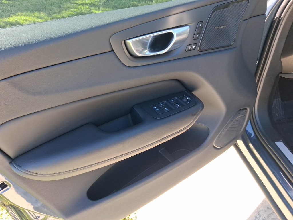 Certified 2024 Volvo XC60 B5 Plus w/ Protection Package Premier AWD/4WD image 15